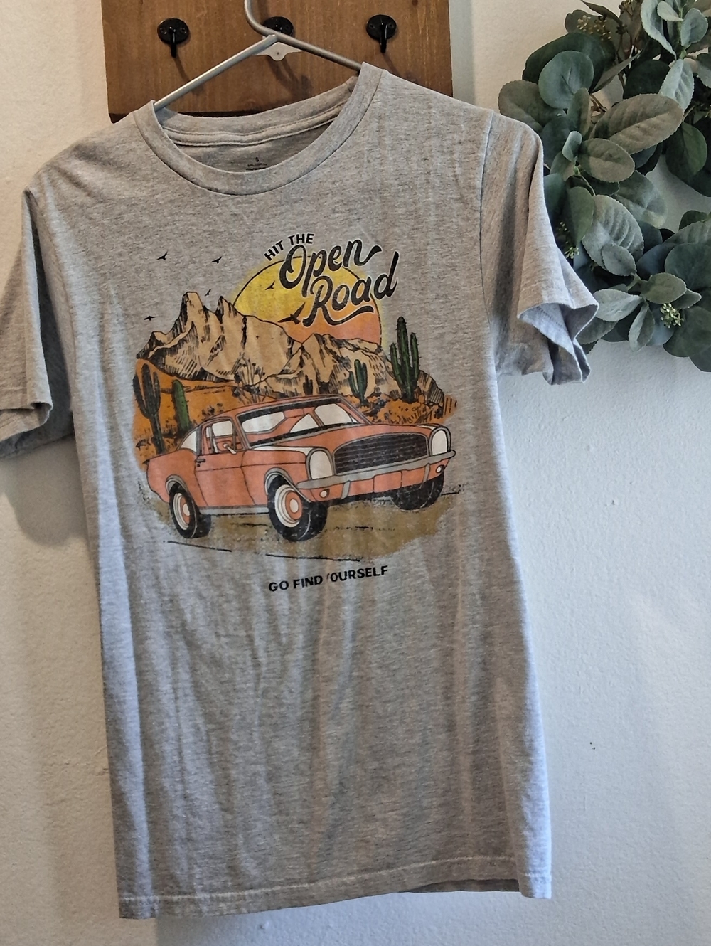 Graphic Short Sleeve Tee Size Small